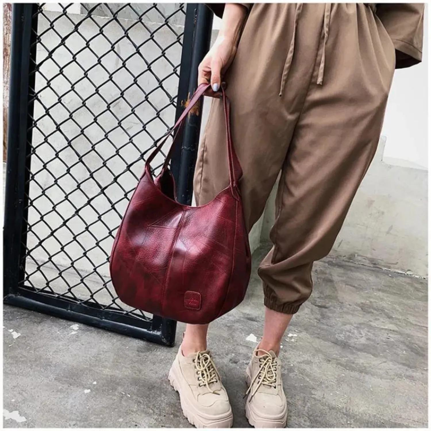 Classic Vintage Shoulder Tote – Luxurious Spaciousness for Her