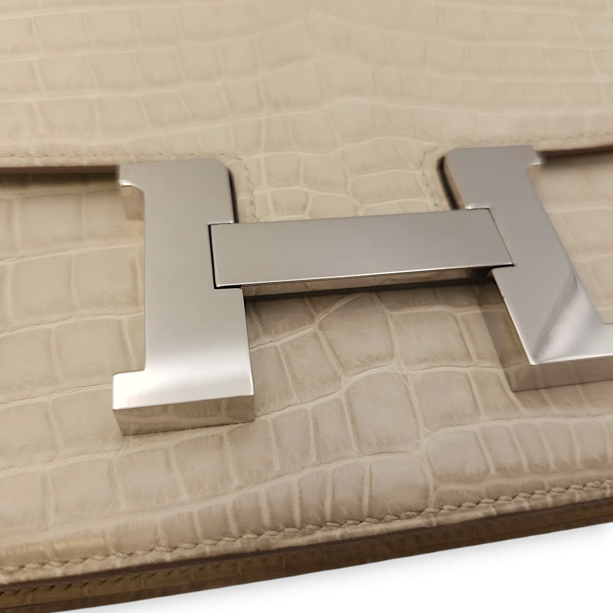 Constance 24 Beton in Matte Niloticus, Palladium hardware